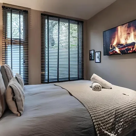 Апартаменты Private Apartment With Free Parking Near Vondelpark & Museums In Amsterdam Амстердам