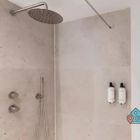 Private With Free Parking Near Vondelpark & Museums In Apartmán