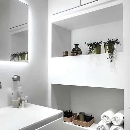 Private With Free Parking Near Vondelpark & Museums In Apartmán