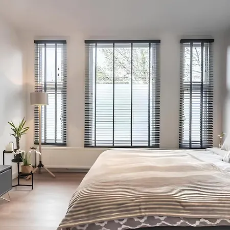 Private With Free Parking Near Vondelpark & Museums In Apartmán